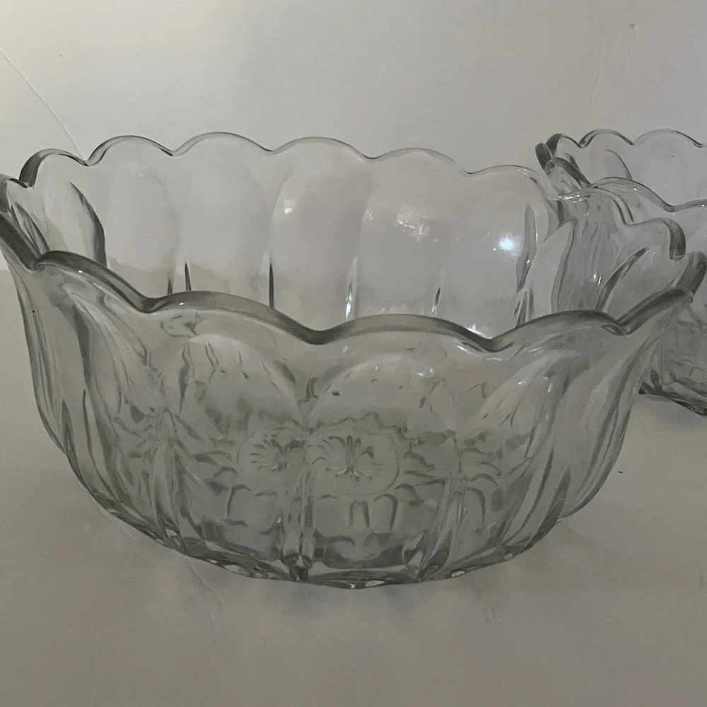 Matching Clear Glass Serving Bowl Set with Scalloped Edges Ornate Design 9x4”‎